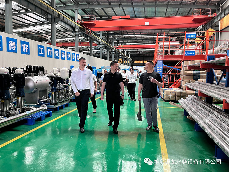 新晃縣城市管理和綜合執(zhí)法局與懷化銀龍水務有限公司領(lǐng)導一行